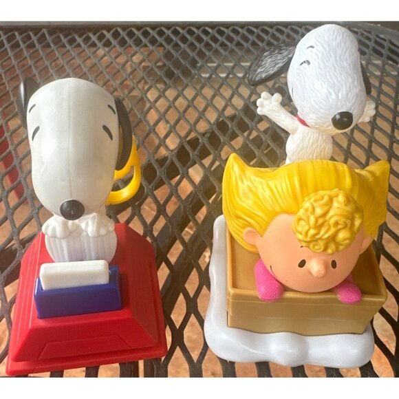Lot of 2 Peanuts Characters Sally & Snoopy McDonald's Collectible Toys (READ) - Picture 2 of 16